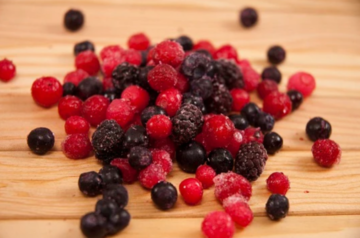 Wild Foraged Berry Pancakes